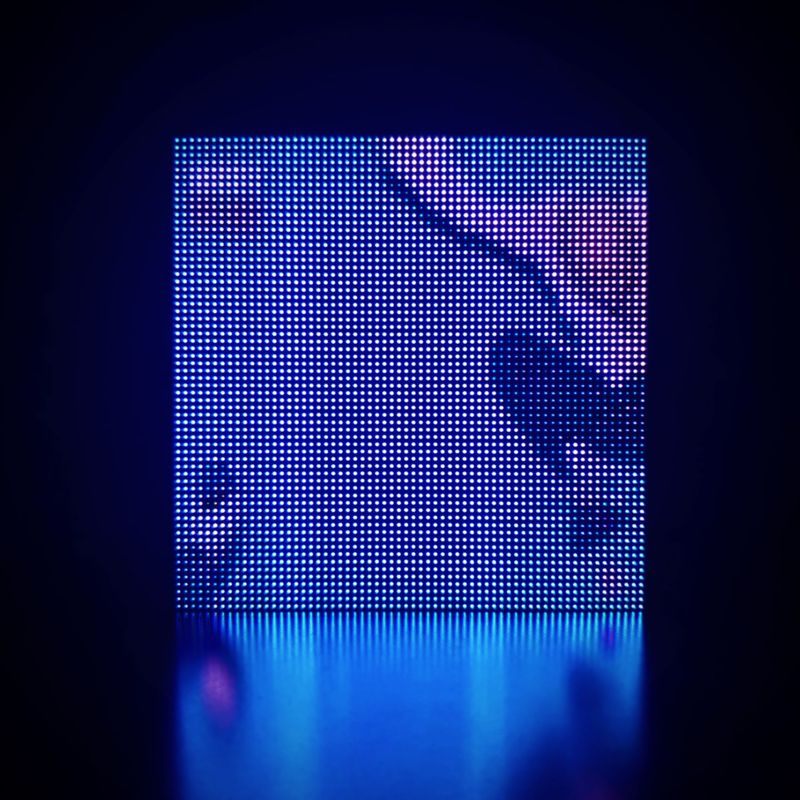 Das 64x64 LED-Panel zeigt ein Album-Cover an